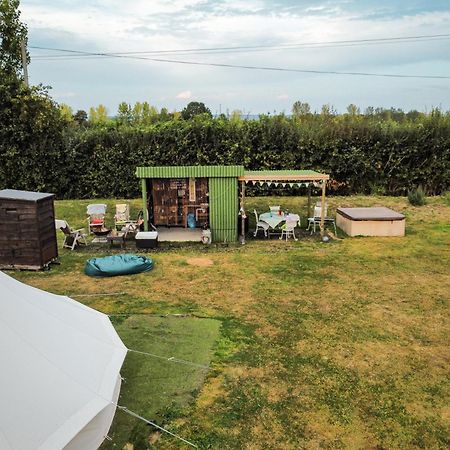 The Follies Glamping Hotell Maidstone Exteriör bild