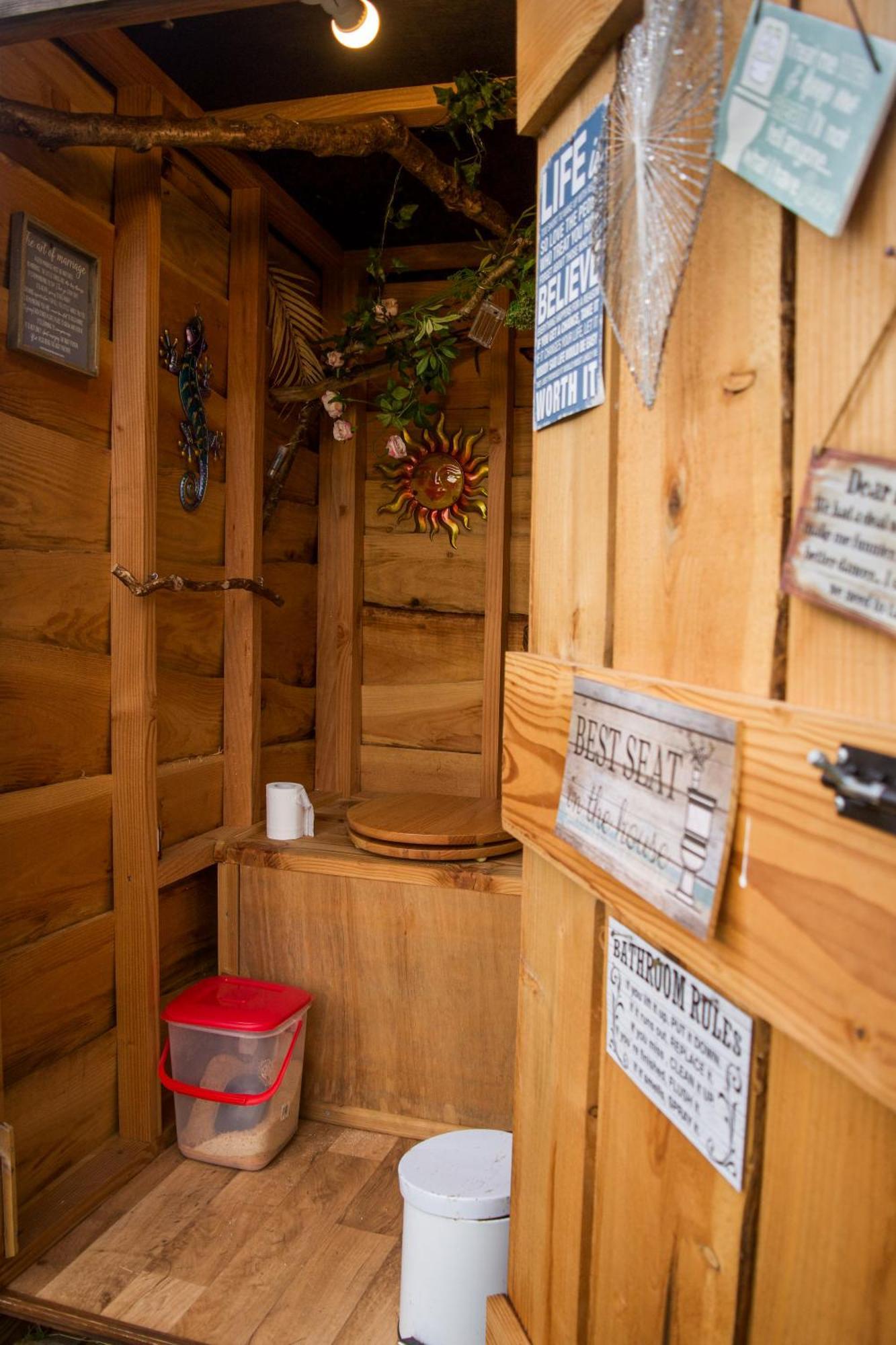 The Follies Glamping Hotell Maidstone Exteriör bild