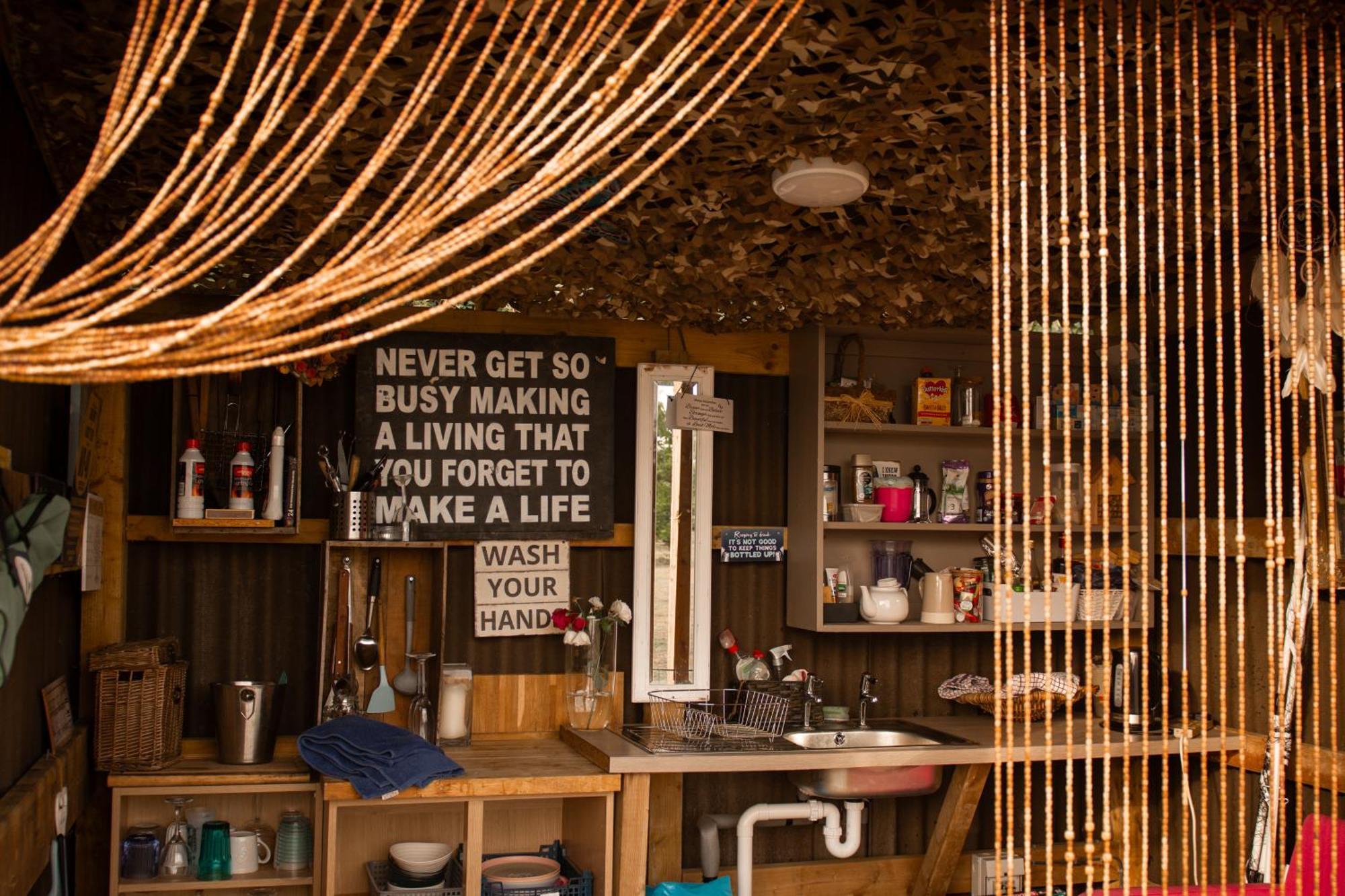 The Follies Glamping Hotell Maidstone Exteriör bild