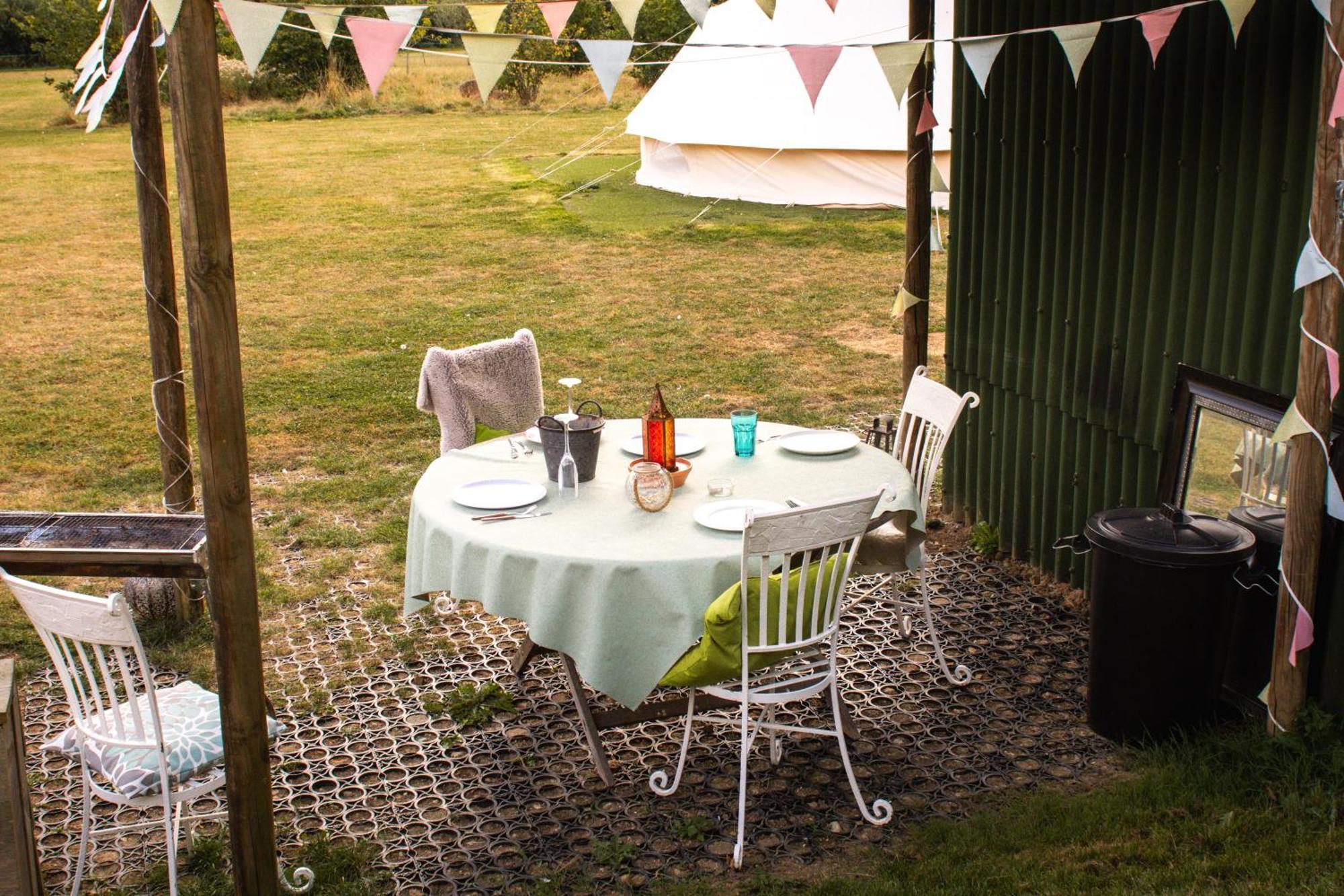 The Follies Glamping Hotell Maidstone Exteriör bild