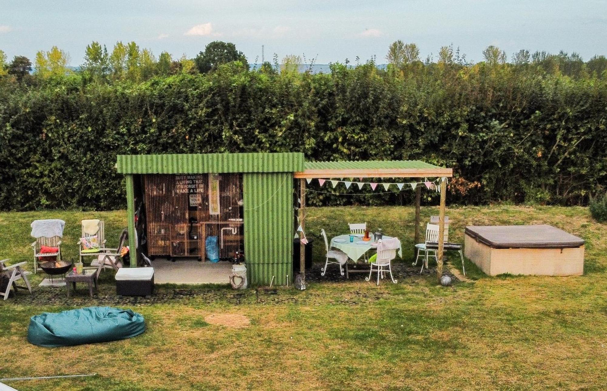The Follies Glamping Hotell Maidstone Exteriör bild