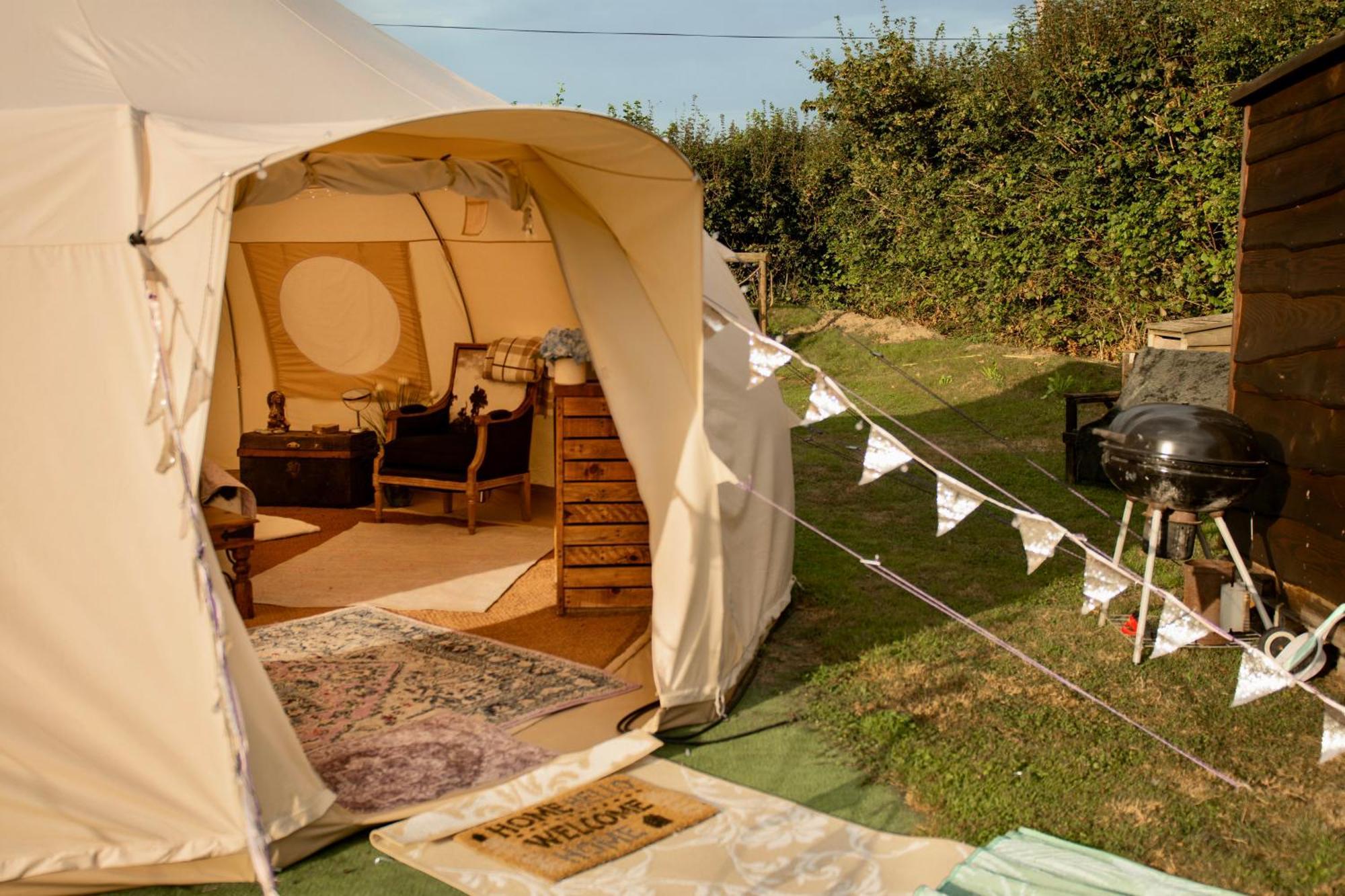 The Follies Glamping Hotell Maidstone Exteriör bild