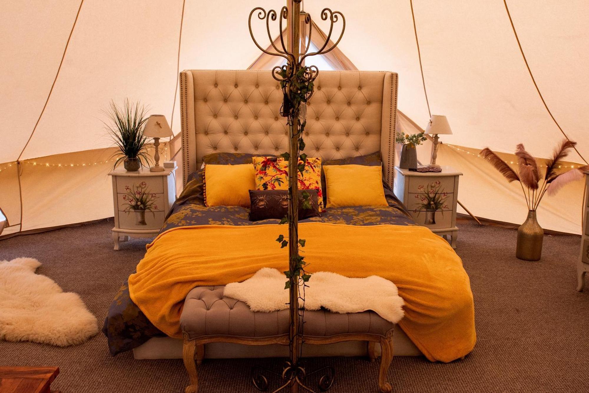 The Follies Glamping Hotell Maidstone Exteriör bild