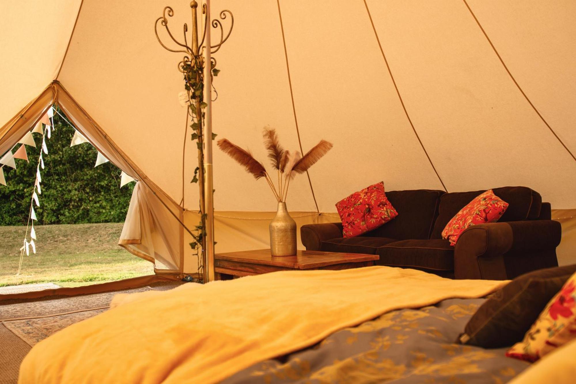The Follies Glamping Hotell Maidstone Exteriör bild