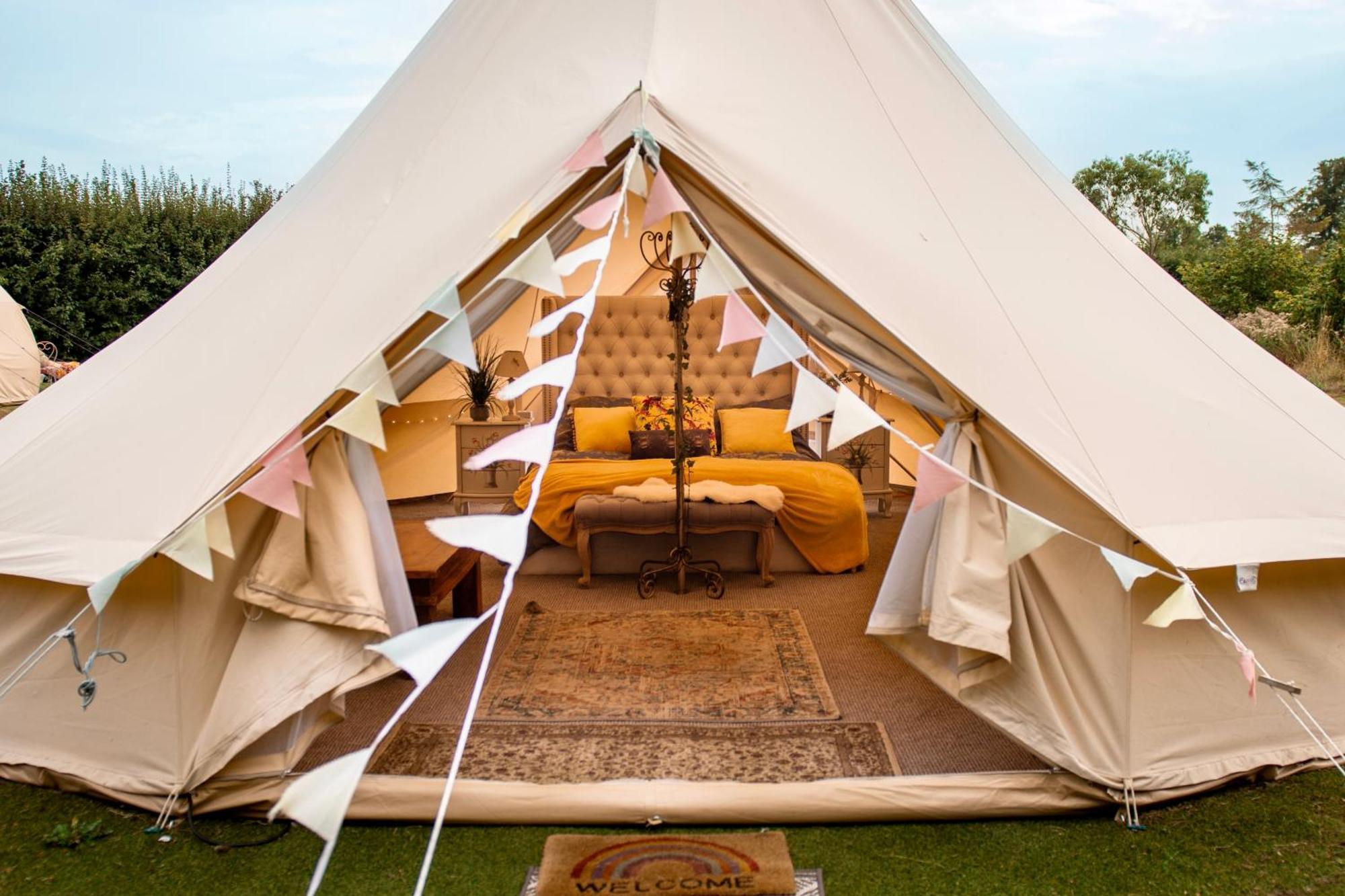 The Follies Glamping Hotell Maidstone Exteriör bild