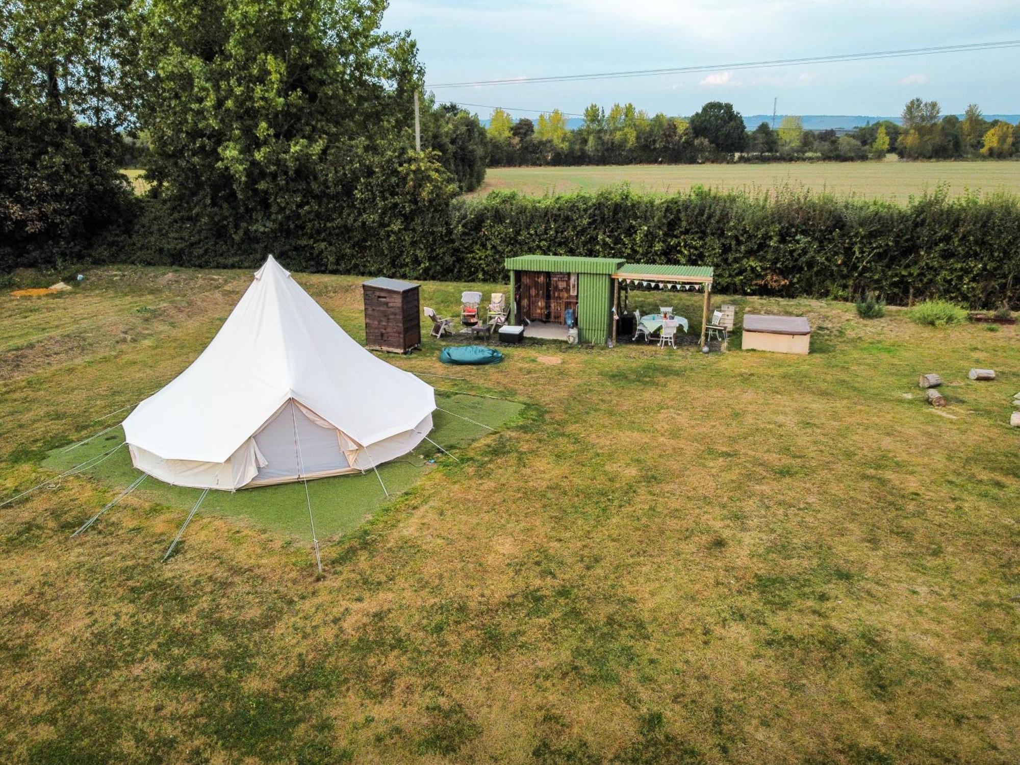 The Follies Glamping Hotell Maidstone Exteriör bild